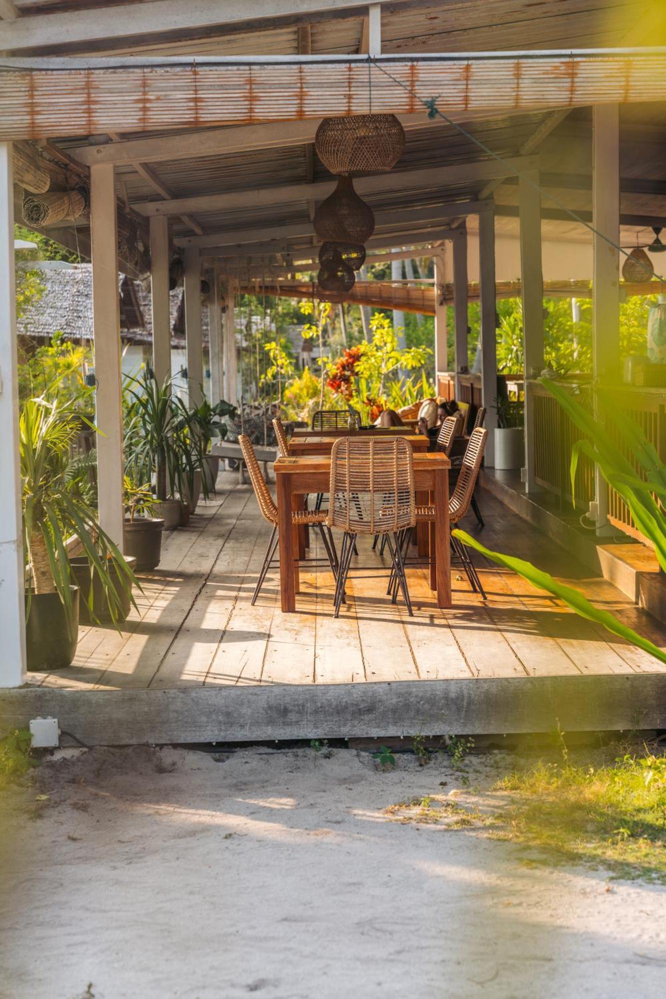 Reconnect - Private Island Resort & Dive Center Togean - Buka Buka Island Ampana Exterior foto